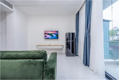 Studio mit Balkon — NU Home - Private Pool & Modern Living in District 1